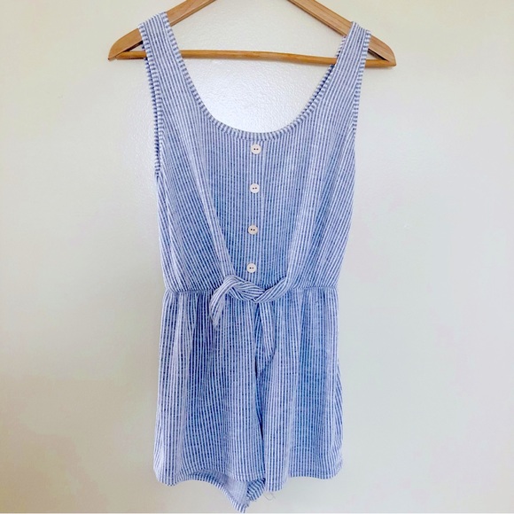 Caution To The Wind Blue & White Sleeveless Shorts Romper Size S Tie Waist - Picture 1 of 6